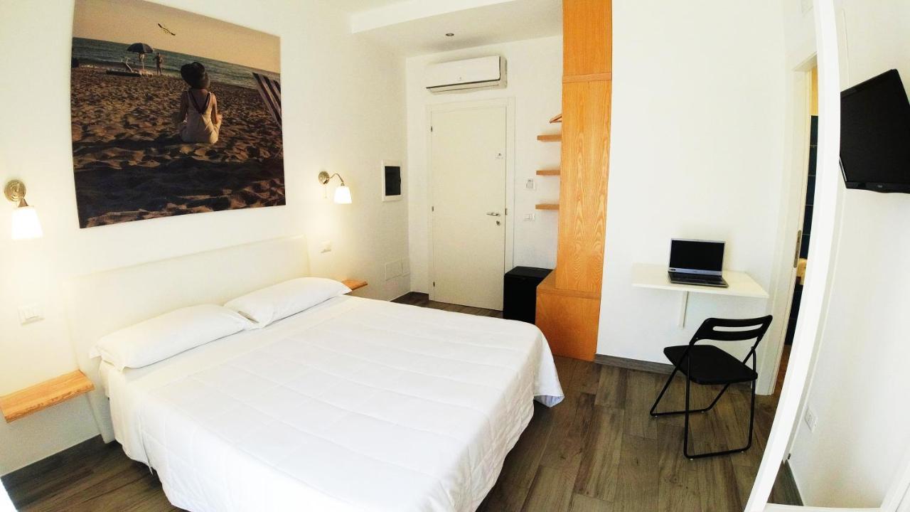 Hotel Rio Claro Fondi Extérieur photo