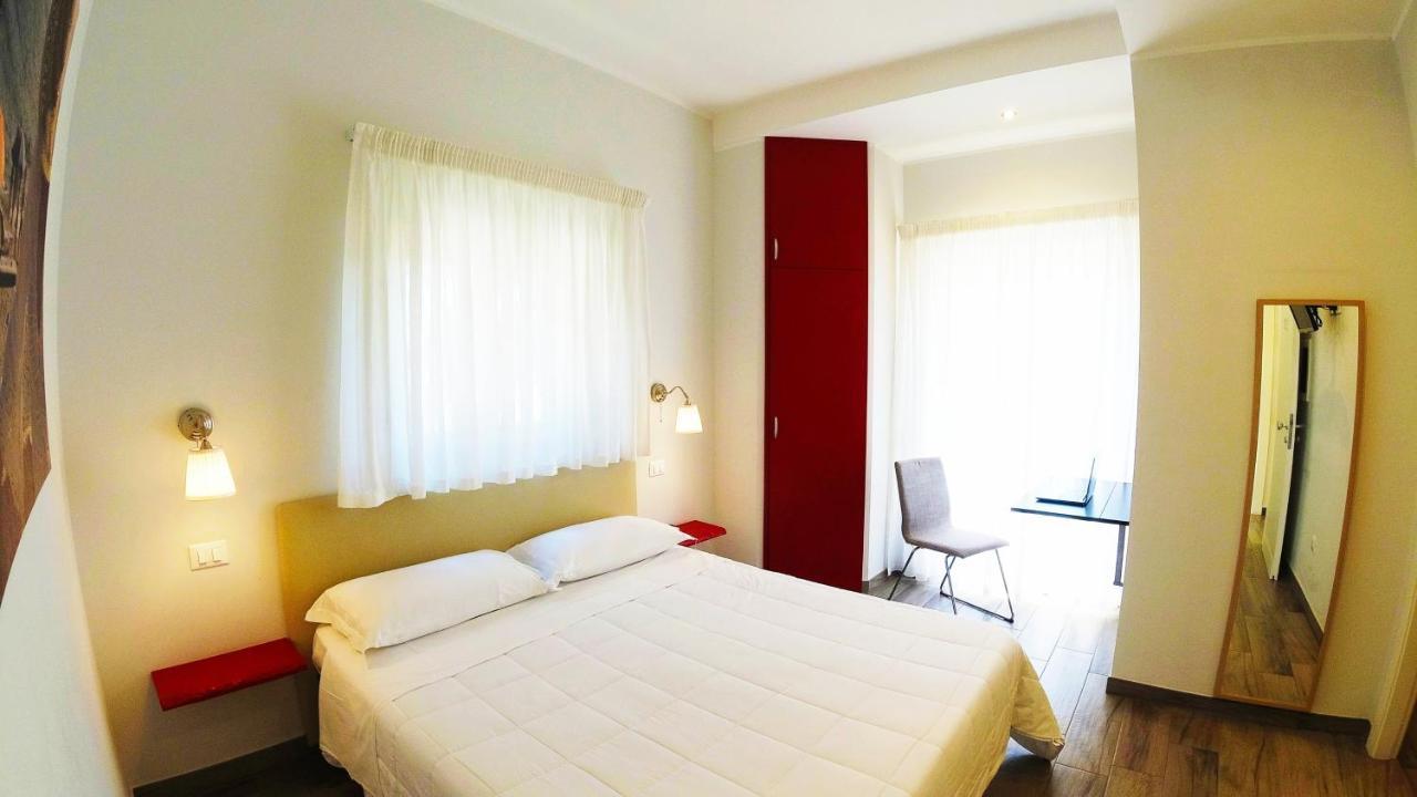 Hotel Rio Claro Fondi Extérieur photo