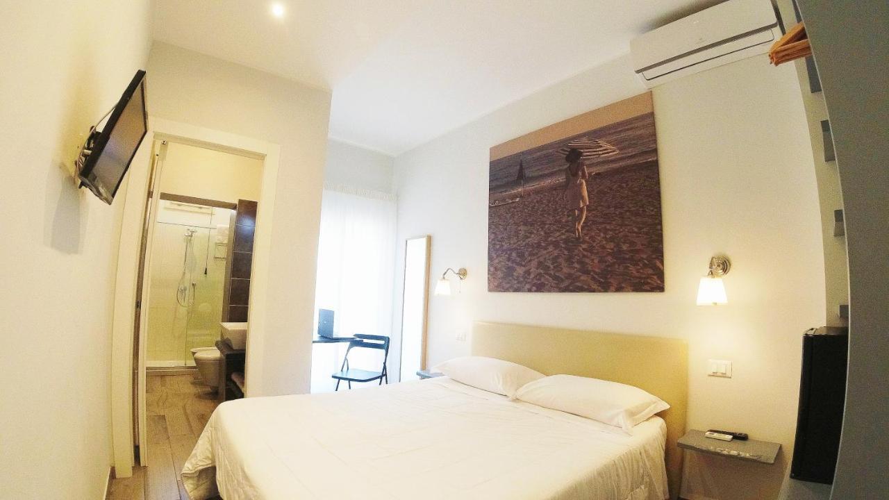 Hotel Rio Claro Fondi Extérieur photo