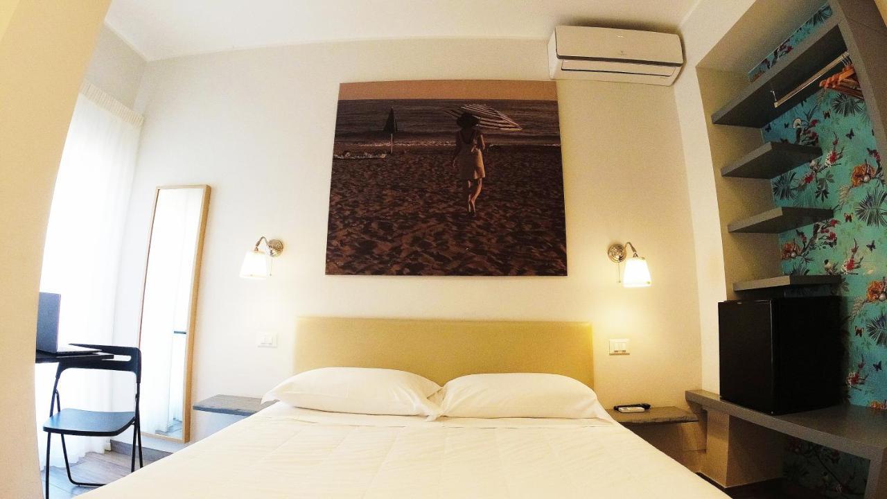 Hotel Rio Claro Fondi Extérieur photo
