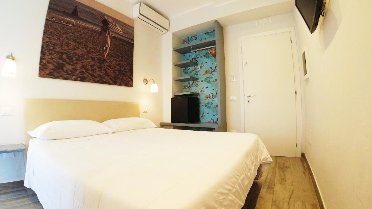 Hotel Rio Claro Fondi Extérieur photo