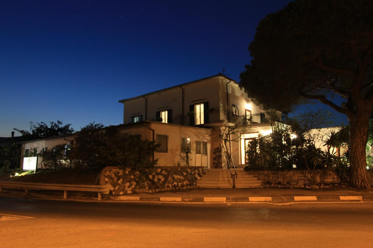 Hotel Rio Claro Fondi Extérieur photo